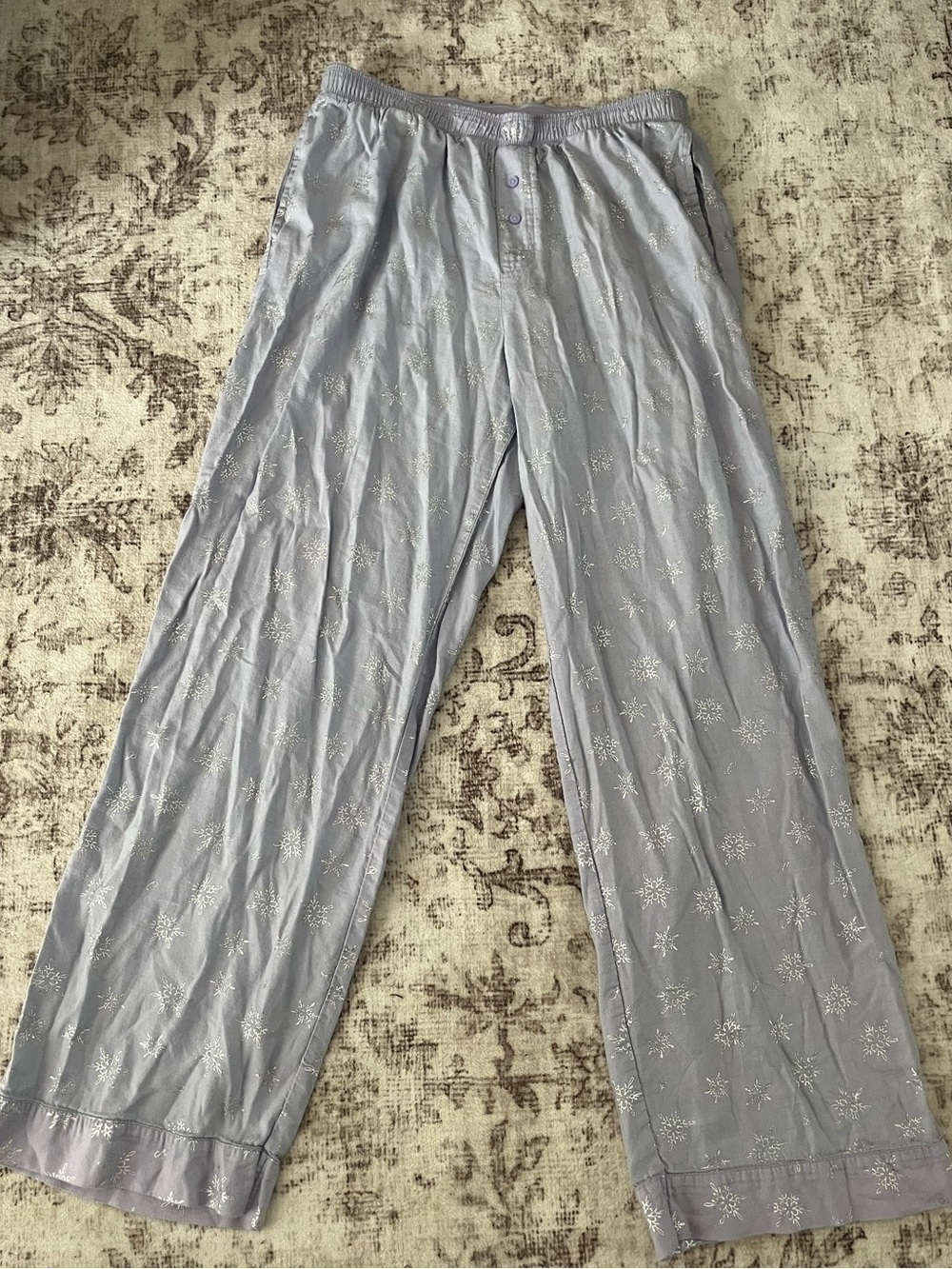 ❄️ GORGEOUS 💜Victoria’s Secret PINK Lilac Snowflake Pajama Pants – Size Small ❄️
